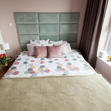 ורשה Nowy Apartment Przy Placu Szembeka מראה חיצוני תמונה