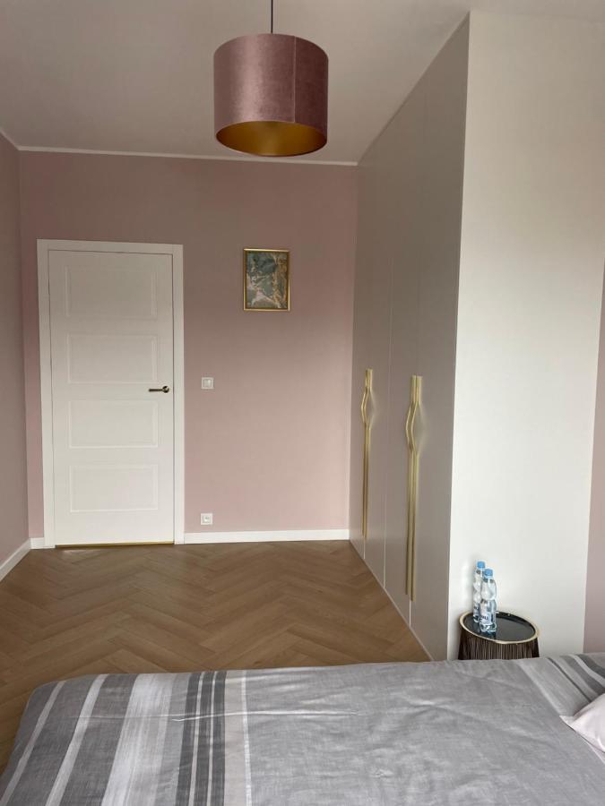 ורשה Nowy Apartment Przy Placu Szembeka מראה חיצוני תמונה
